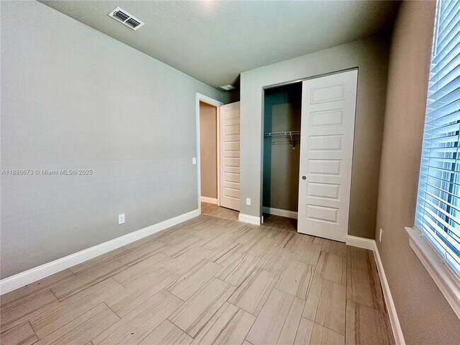 Building Photo - 9035 Dahlia Cir