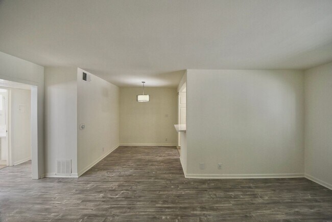 Building Photo - 14706 Dickens St