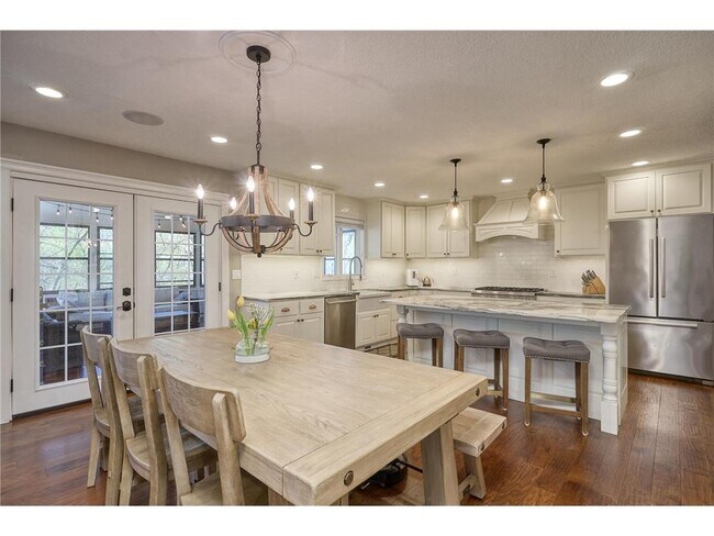 Building Photo - 1832 Essex Rd