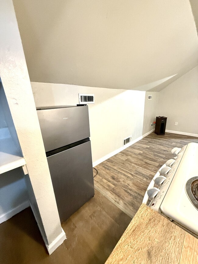 Building Photo - 805 1/2 M St NW