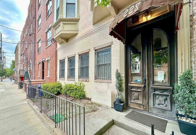 Building Photo - 228 Madison St