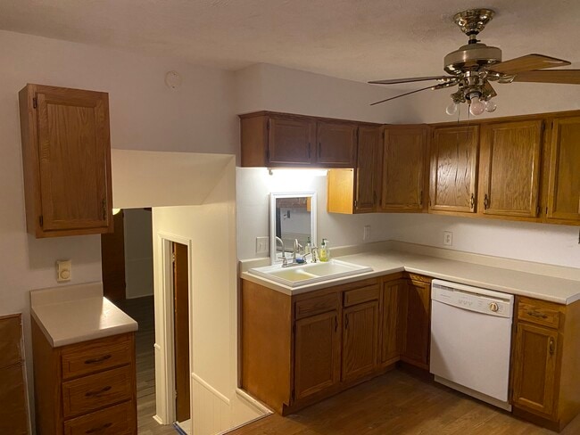 Building Photo - 4305 E Maple Manor Pkwy