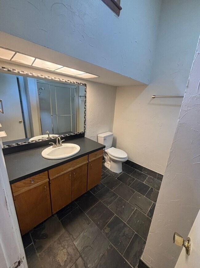 Building Photo - Gorgeous 3-Bedroom, 2-Bathroom Single Fami...