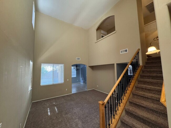 Building Photo - 467 E Calle De Ocaso