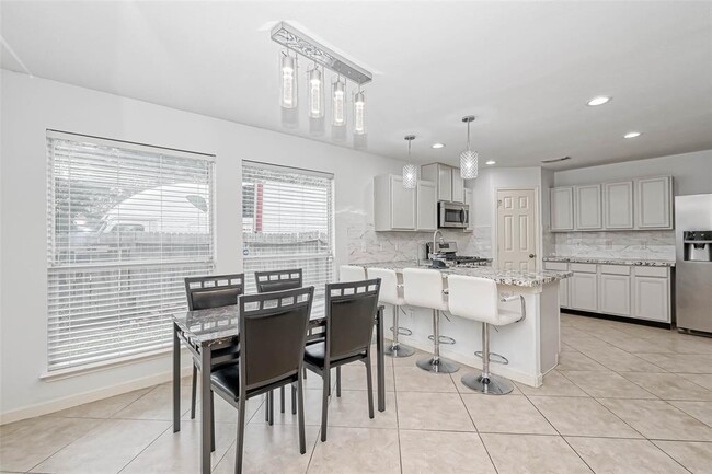 Building Photo - 14802 Dorray Ln