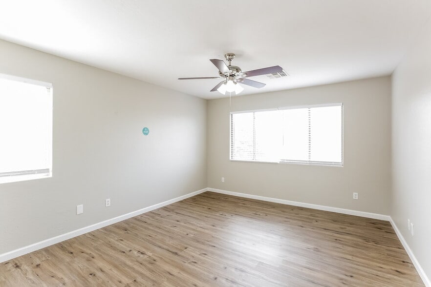 Building Photo - 3447 E Powell Way