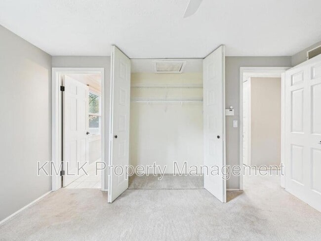 Building Photo - 874 Pleasant St