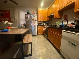 Building Photo - 127 Cedar St