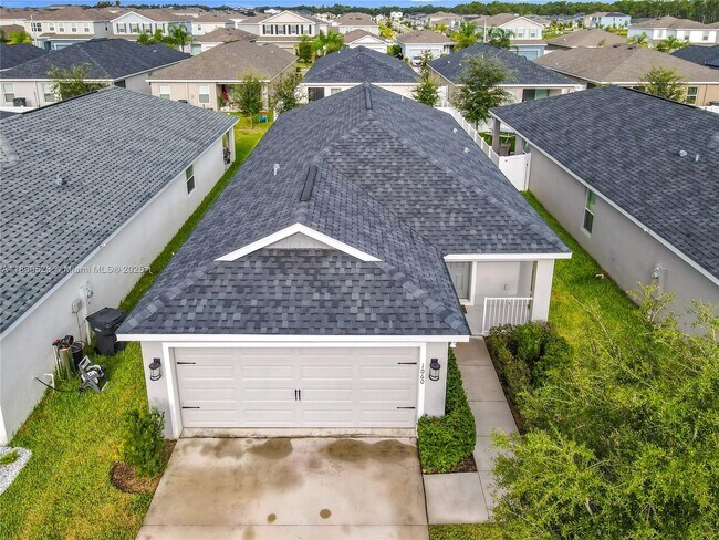 Building Photo - 1060 Cascade Dr