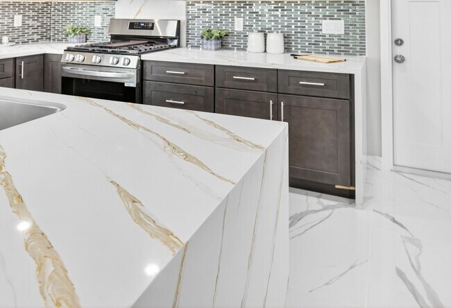 Building Photo - Bright & Spacious 3 Bed, 2 Bath Home – Must See!