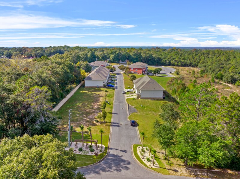 Building Photo - 813 Arbor Lake Dr