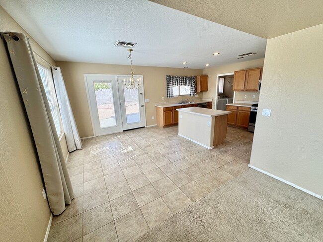 Building Photo - 3232 W Cavedale Dr