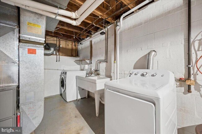 Building Photo - 9202 Wilmett Ct