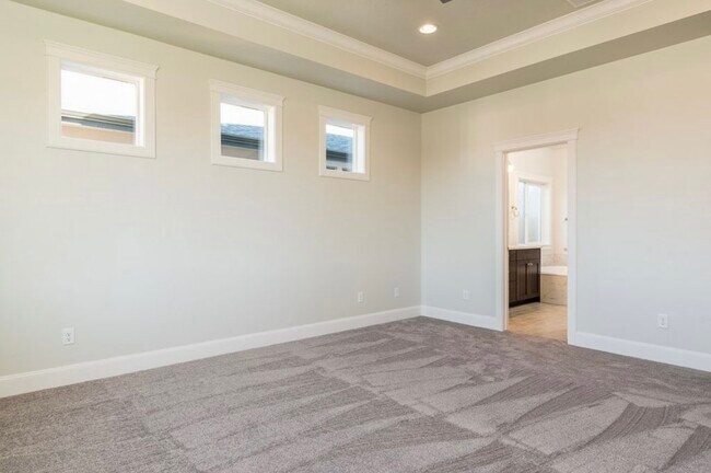 Building Photo - 6845 N Sunglow Ave