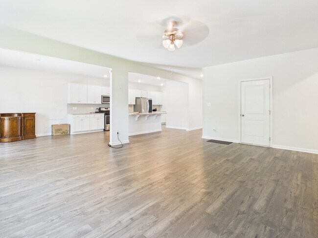 Building Photo - 5701 Brailen Dr