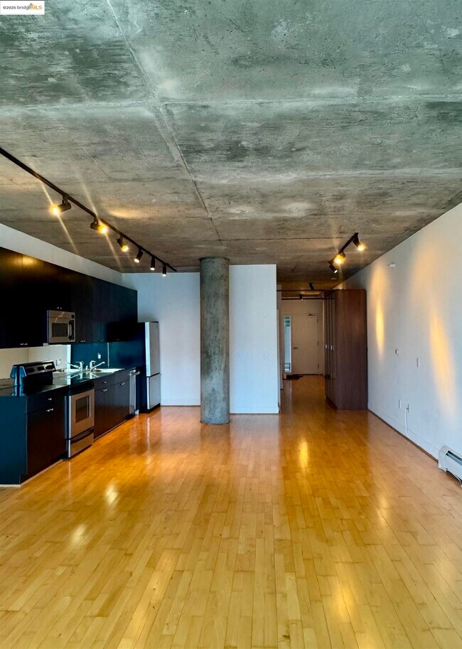 Building Photo - 311 Oak St