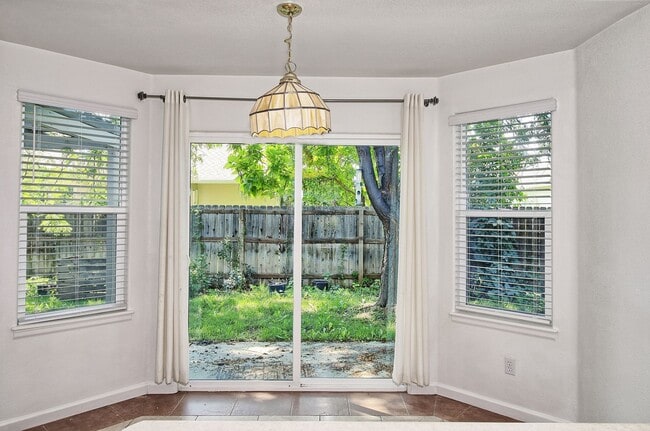 Building Photo - 598 Garnet Dr