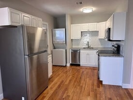 Building Photo - 41-43-43 Darina Pl