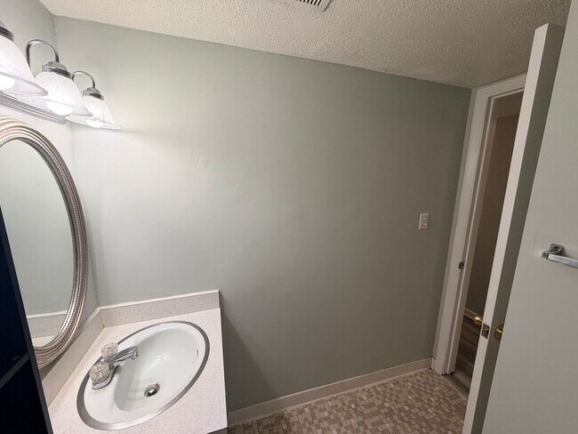 Building Photo - Check Out This 2BD/1B Apartment in Hahira