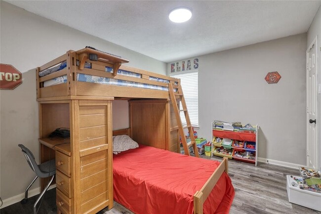 Building Photo - 16439 Sunlamp Ct