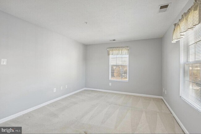 Building Photo - 157-110 Brookland Terrace