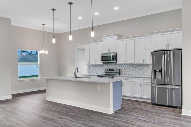 Building Photo - Stunning 4 Bedroom, 2 Bathroom Home on Quiet Cul-de-Sac