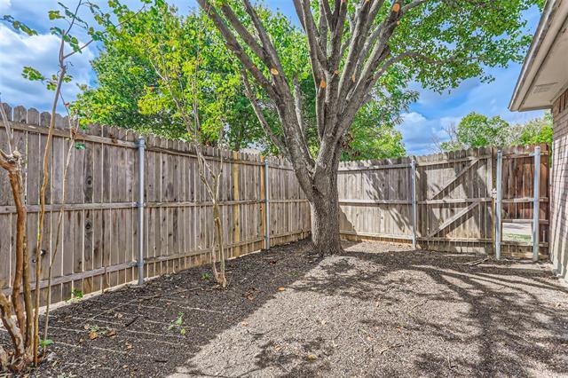 Building Photo - 704 Ashbrook Dr