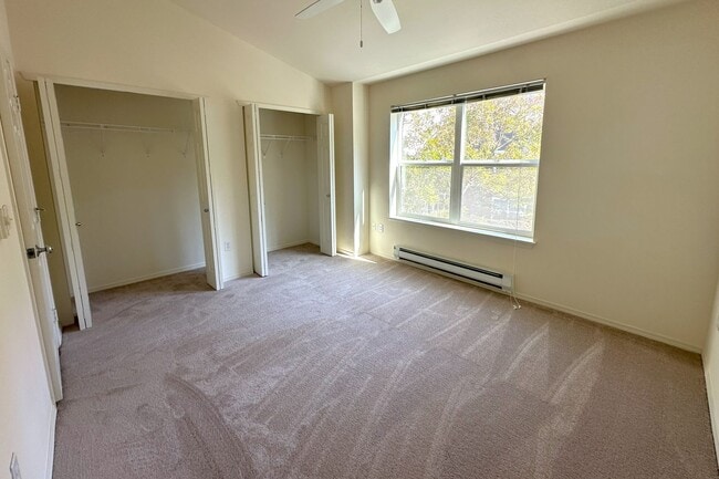 Building Photo - Lovely 2 bedroom Townhome in great Central...