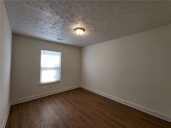 Building Photo - 686 Alex Way SW