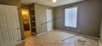 Building Photo - Spacious home