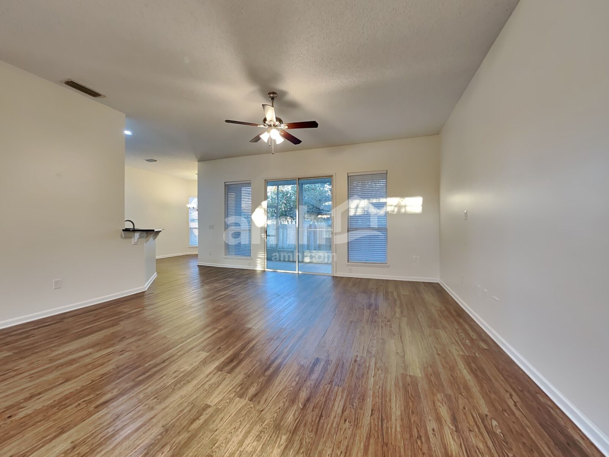 Building Photo - 125 Whisper Ridge Dr