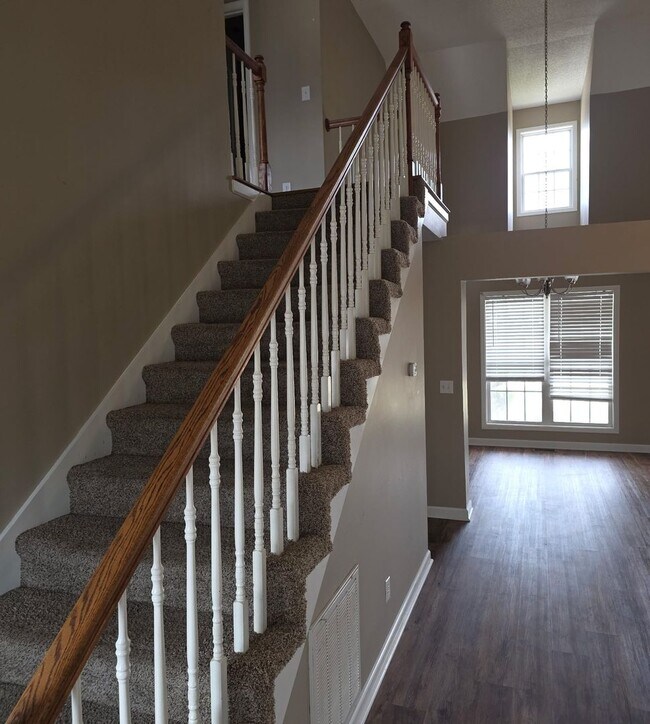 Building Photo - Spacious 4 Bedroom Home with Garage on Corner Lot