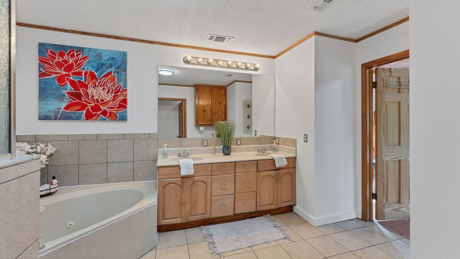 Building Photo - 302 Shangrila Ln