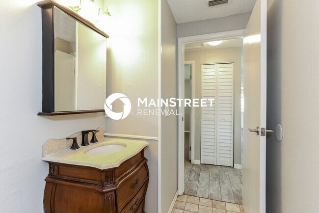 Building Photo - 3 Bedroom Pet-Friendly Home in New Port Richey, FL with Main Street Renewal