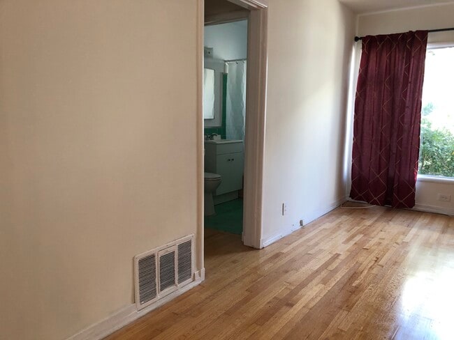 Building Photo - 811 4th St