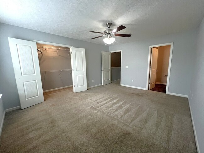 Building Photo - 813 Vigilant Dr