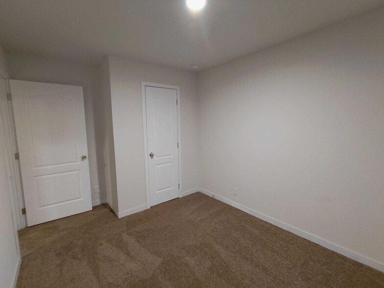 Building Photo - 2014 Gull Ln NW