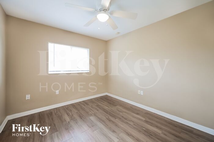 Building Photo - 425 Vanetta Dr