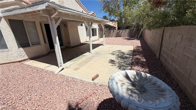Building Photo - 1328 Maplegrove Cir
