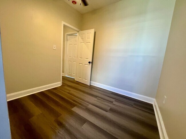 Building Photo - Newly Renovated 3-Bedroom Townhome in Cobb...