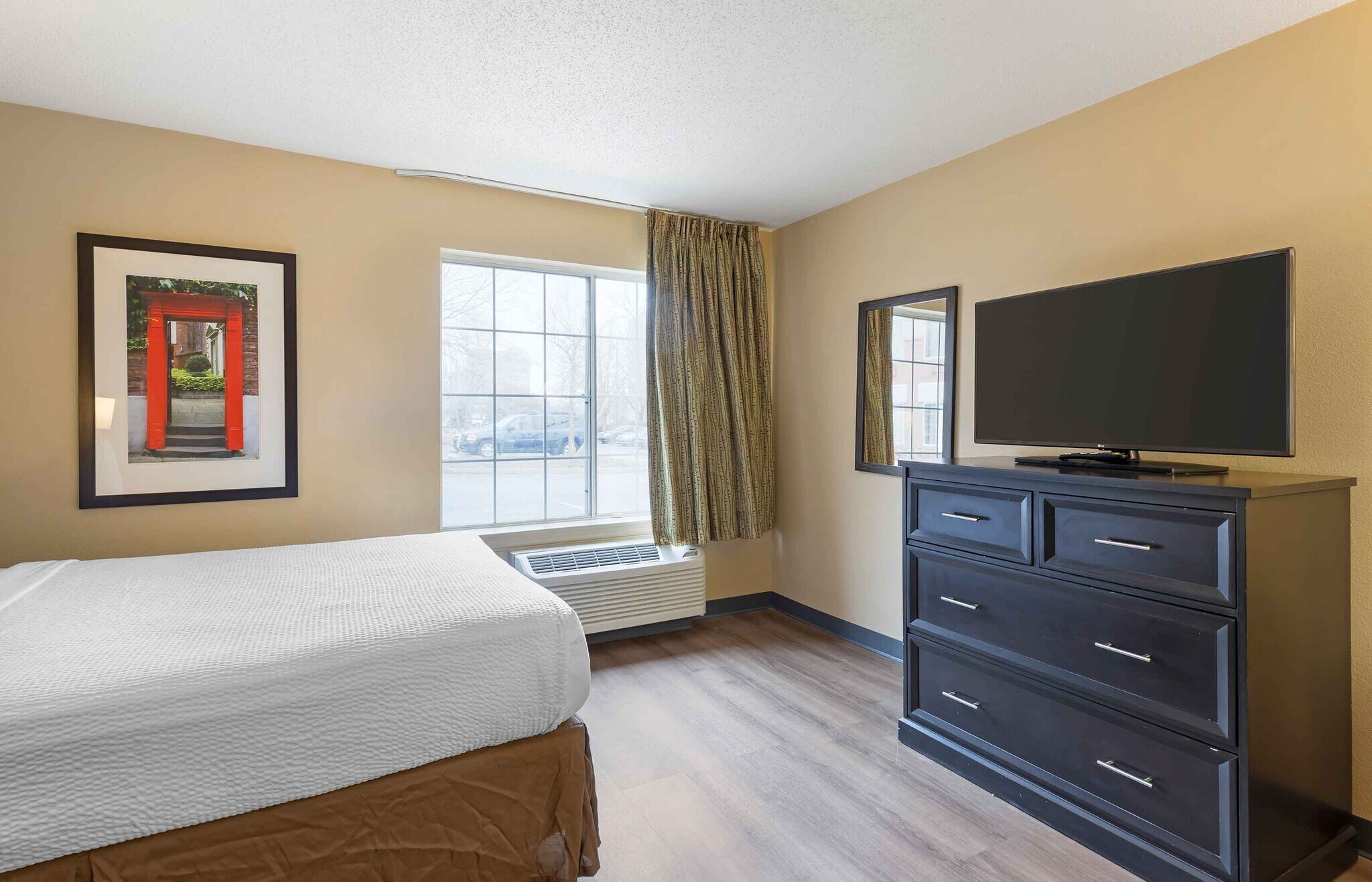 Building Photo - Furnished Studio-St. Louis - Airport - Central