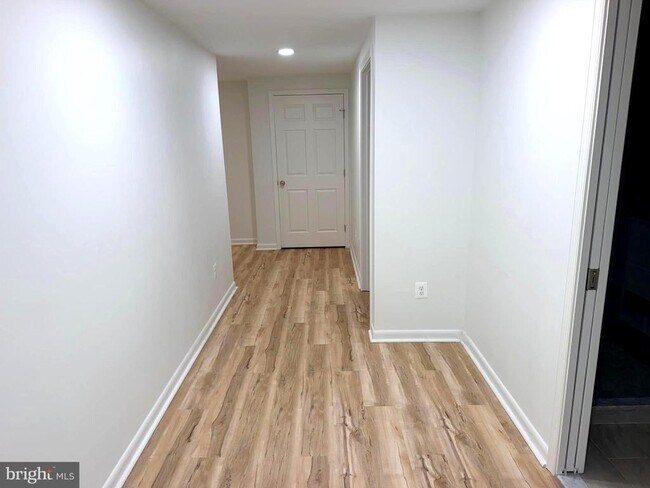 Building Photo - 6062 Hollow Hill Ln