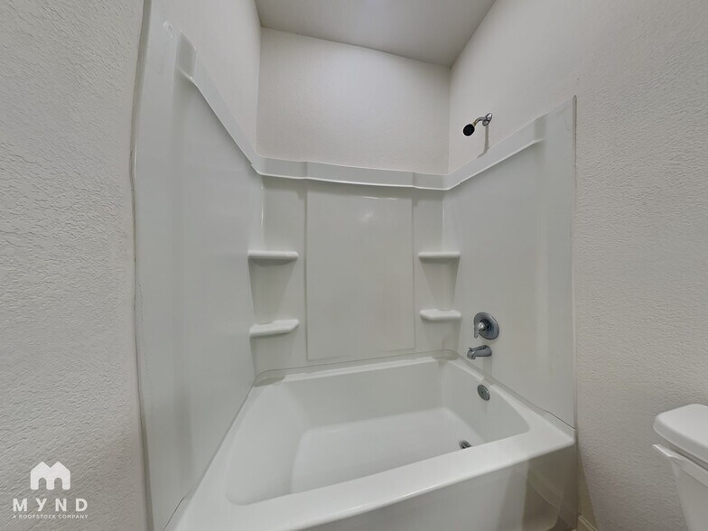 Building Photo - 1056 Banyon Tree Ln