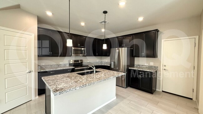 Building Photo - 2664 S Peppertree Dr
