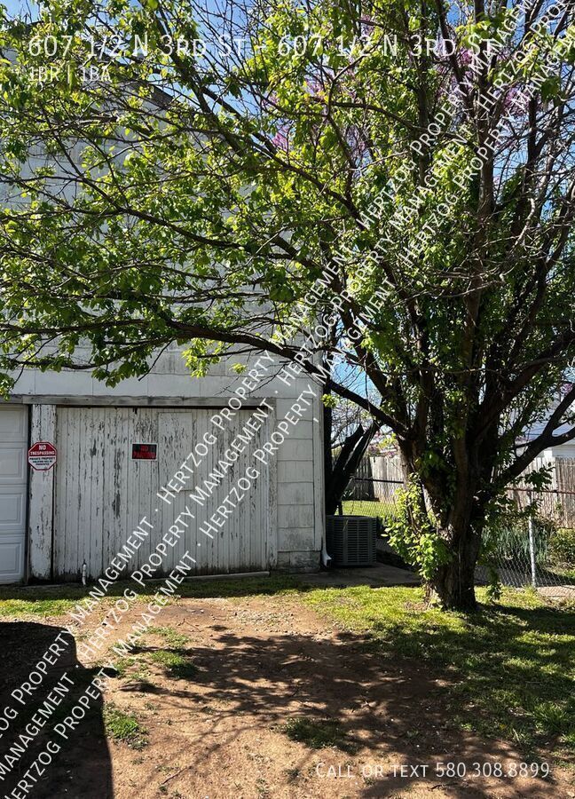 Building Photo - 607 1/2 N 3rd St-607 1/2 N 3rd St
