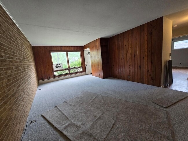 Building Photo - 721 N Carroll Ave