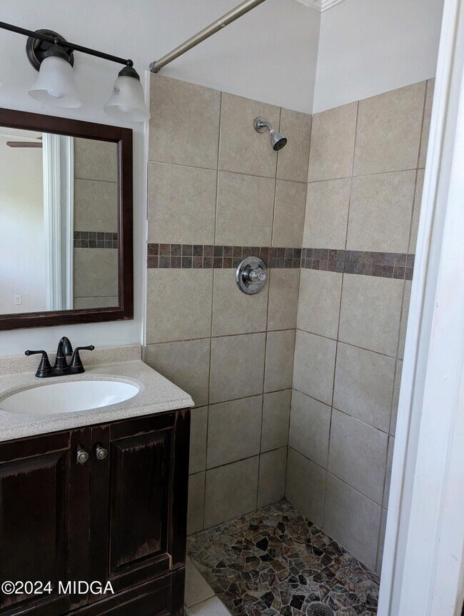 Building Photo - 2971 Crestline Dr