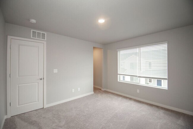 Building Photo - 720 Oregon Trail