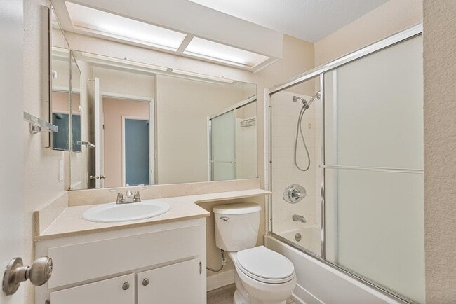 Building Photo - 331 Shadow Run Dr