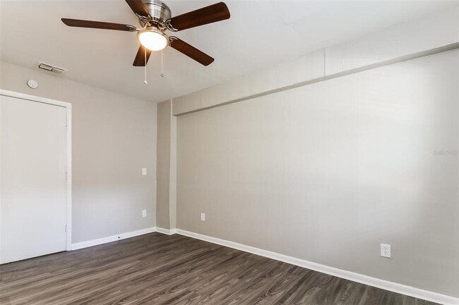 Building Photo - 6806 Lyman Ave